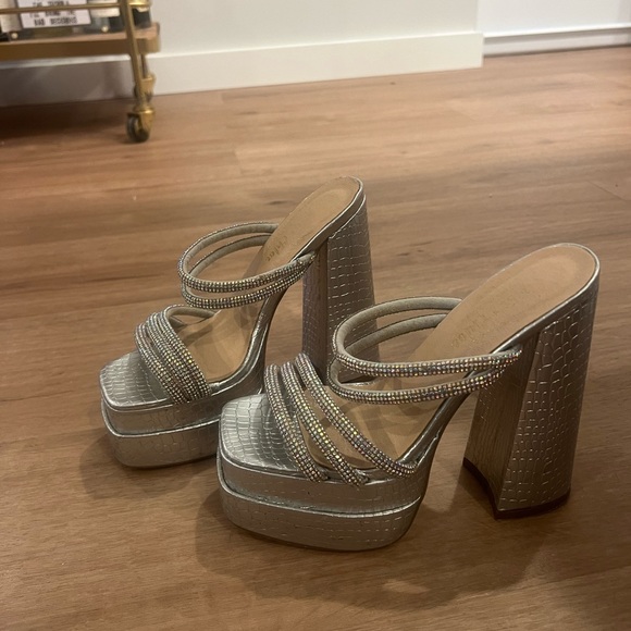Silver platform heels - Picture 2 of 3